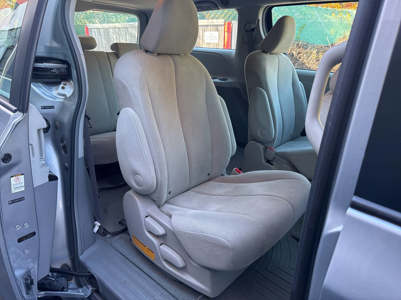 Used 2012 Toyota Sienna image 21