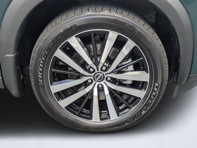 Used 2024 Nissan Pathfinder Platinum w/ Black Appearance Package image 11