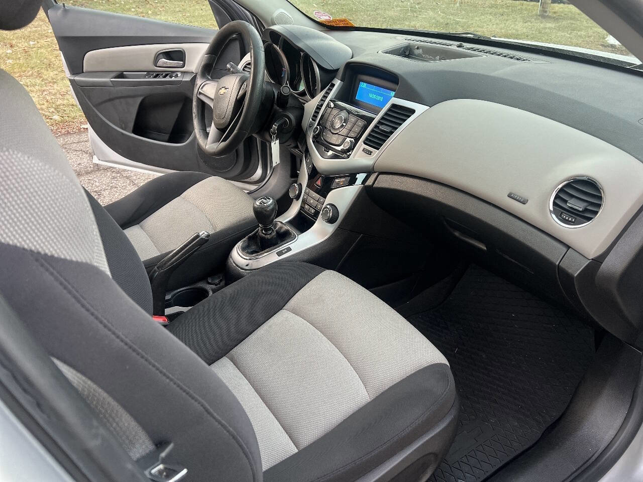 Used 2014 Chevrolet Cruze LS image 13