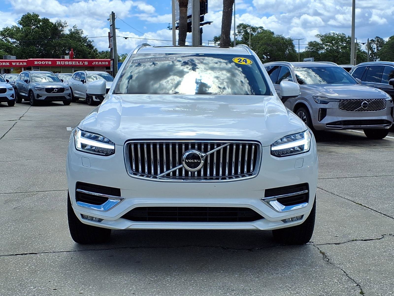 Used 2024 Volvo XC90 B6 Ultimate w/ Protection Package Premier AWD/4WD image 2