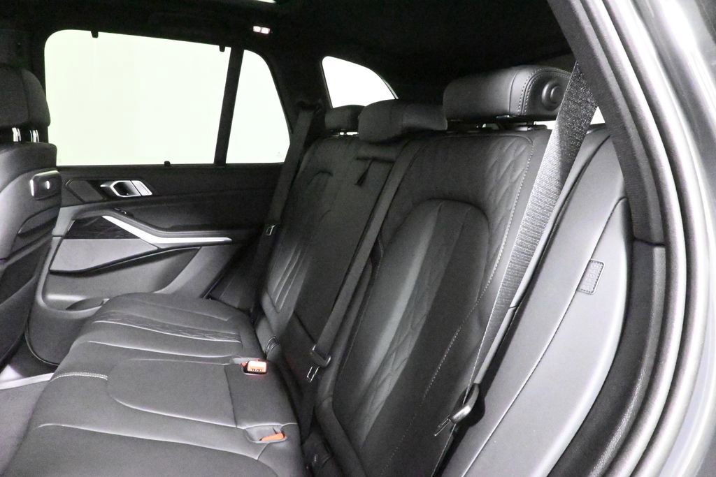 Used 2025 BMW X5 M60i w/ Executive Package image 4