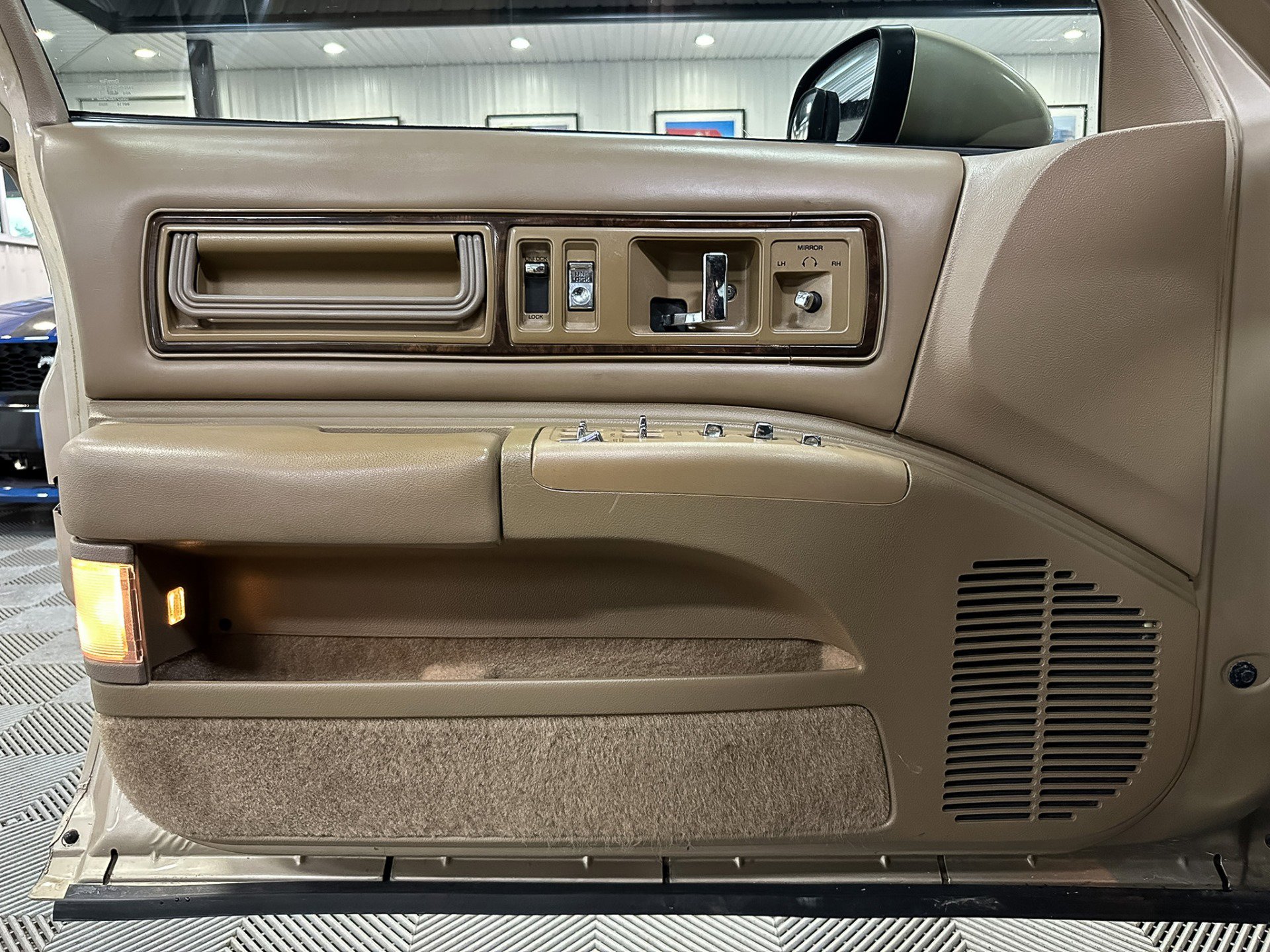 Used 1993 Buick Roadmaster Estate image 28