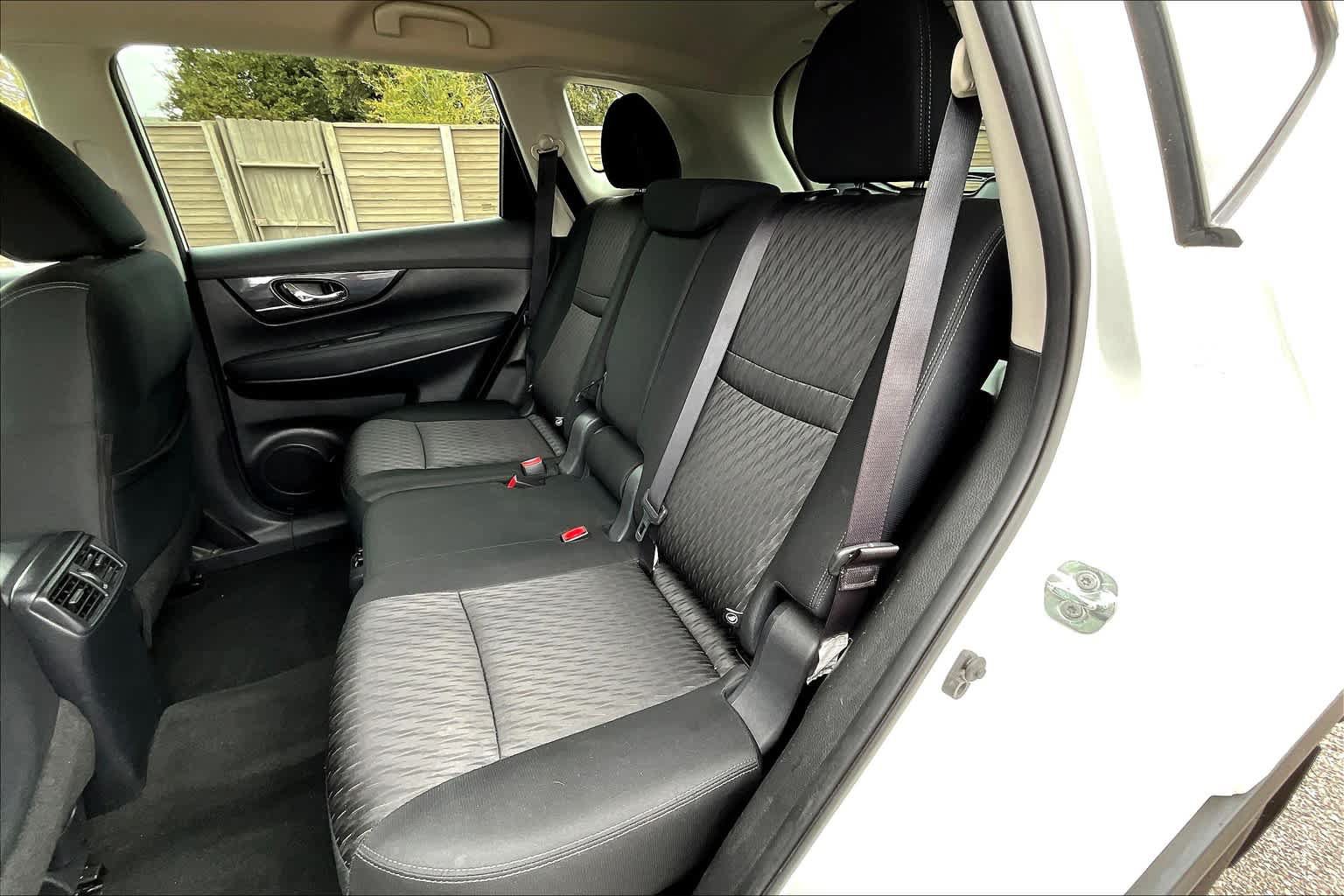 Used 2019 Nissan Rogue SV FWD image 19