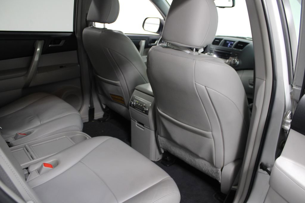 Used 2012 Toyota Highlander SE image 25
