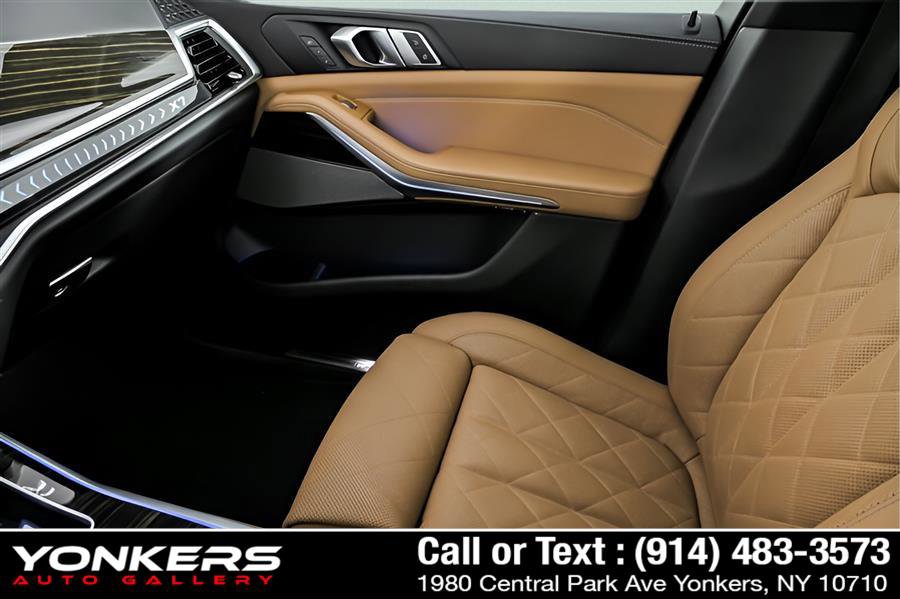 Used 2023 BMW X7 xDrive40i w/ M Sport Package AWD/4WD image 73