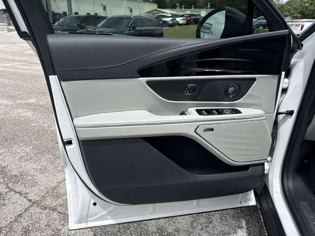 New 2026 Lincoln Nautilus Premier w/ Equipment Group 102A AWD/4WD image 18