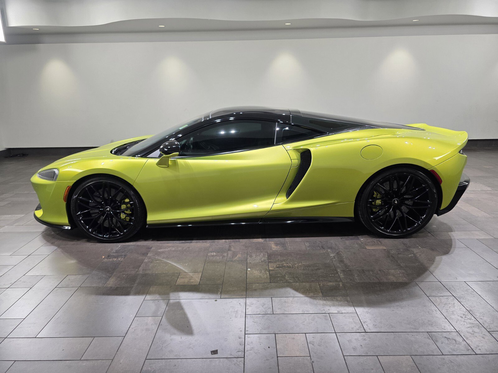 Used 2022 McLaren GT image 3