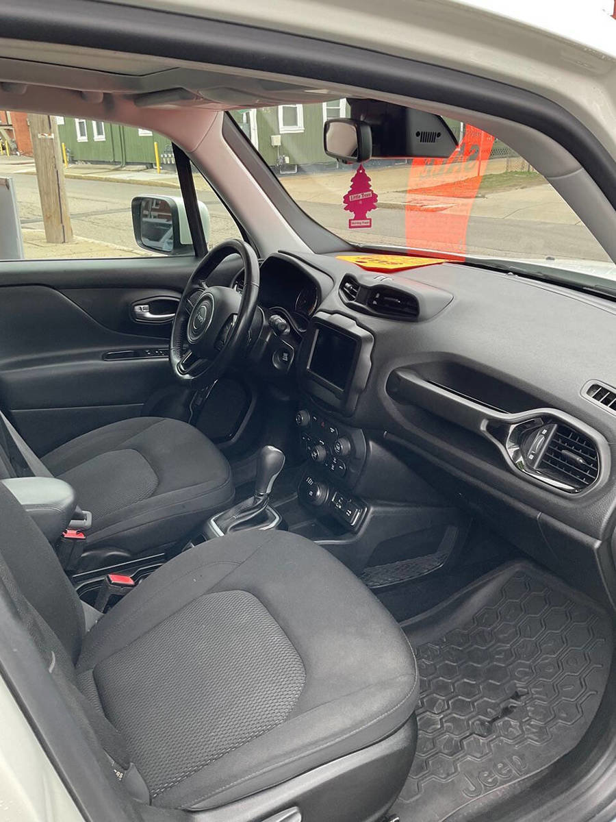 Used 2018 Jeep Renegade Altitude image 7