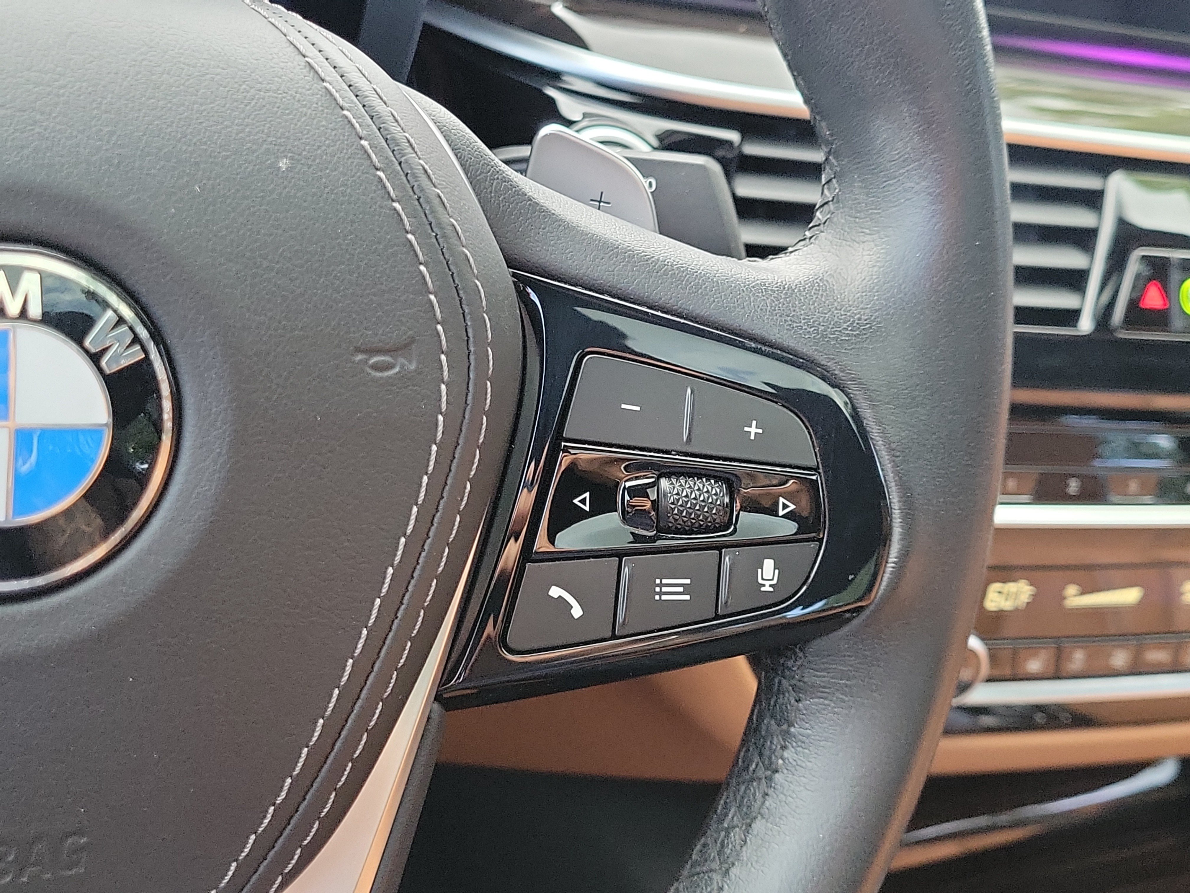 Used 2023 BMW 540i w/ Premium Package RWD image 16