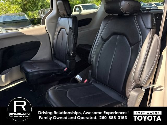 Used 2024 Chrysler Pacifica Touring-L FWD image 8