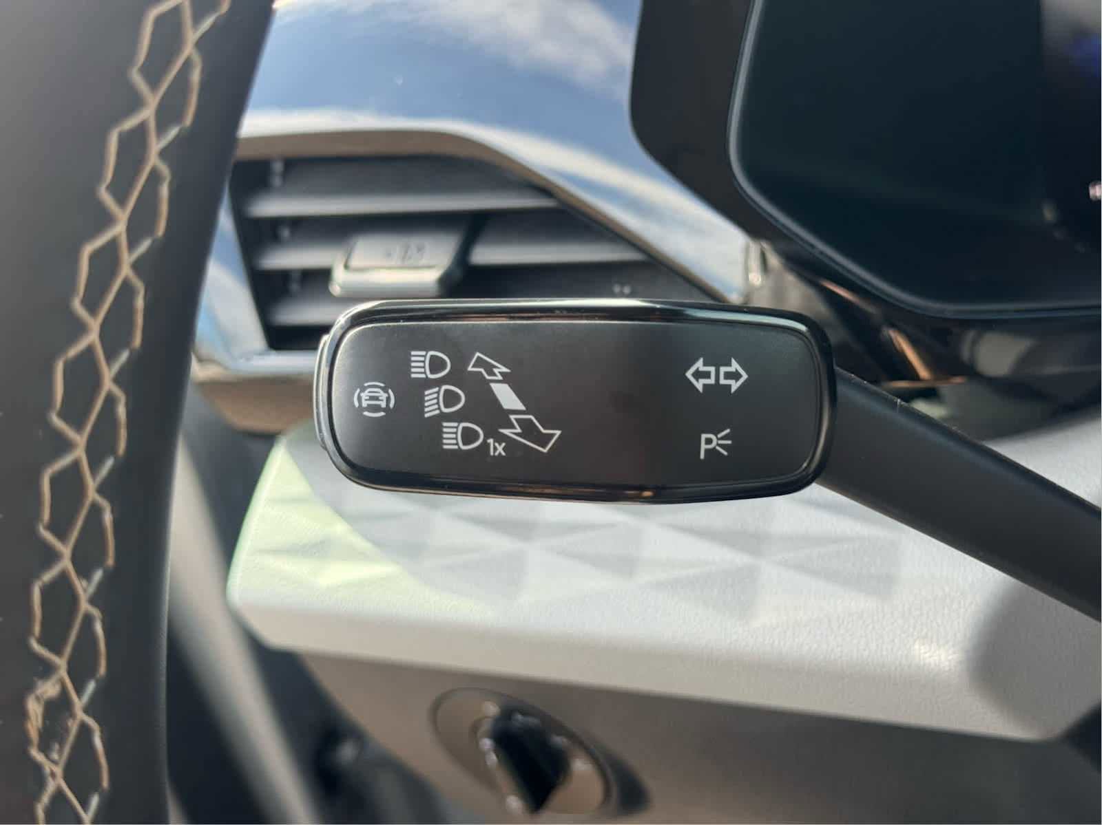 Certified 2023 Volkswagen Taos S w/ Driver Assistance Package image 18