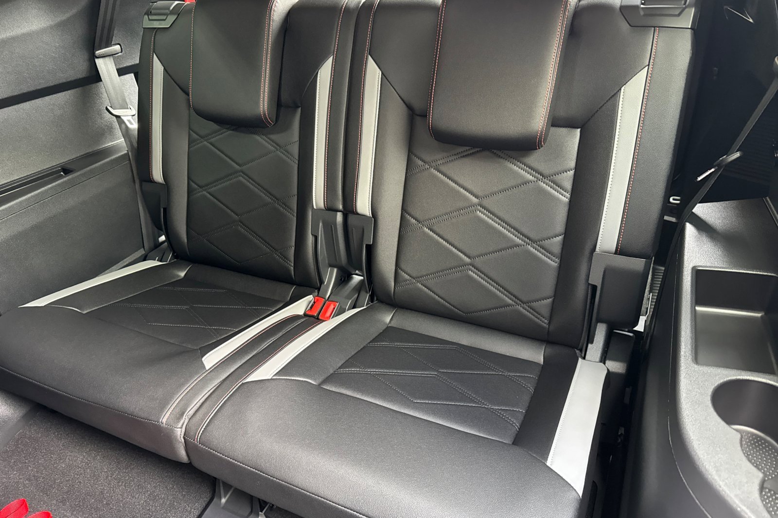 New 2025 Volkswagen Atlas Peak Edition SE image 13