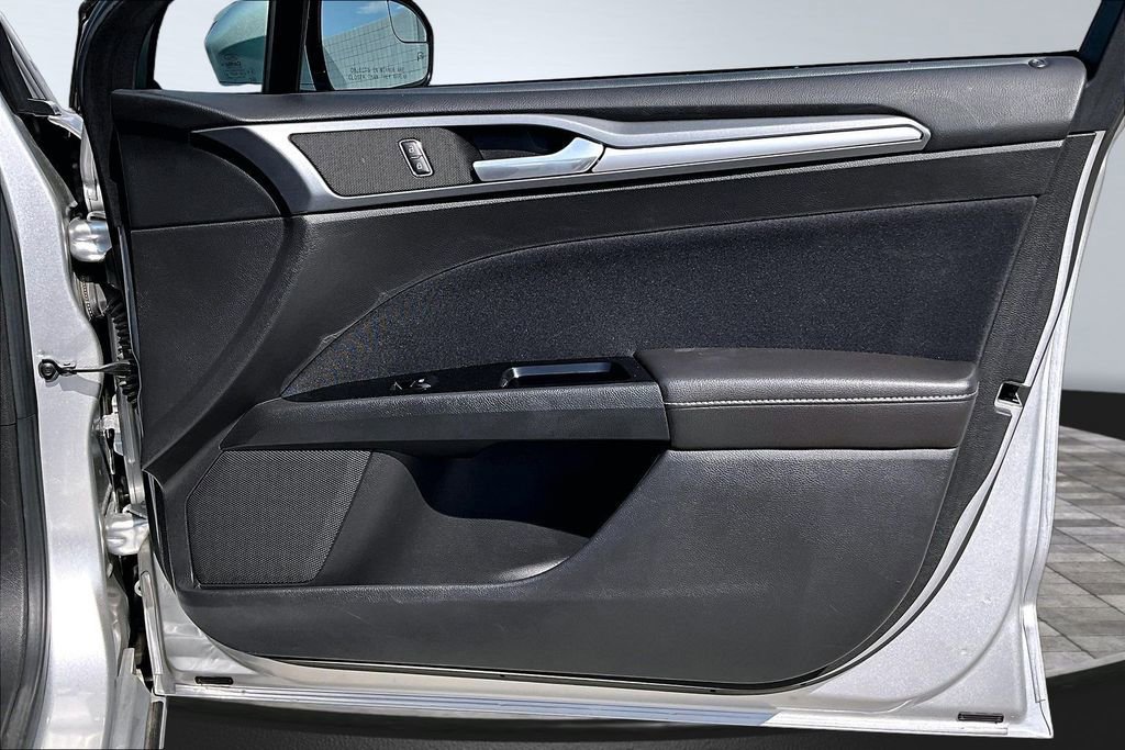 Used 2013 Ford Fusion SE FWD image 15