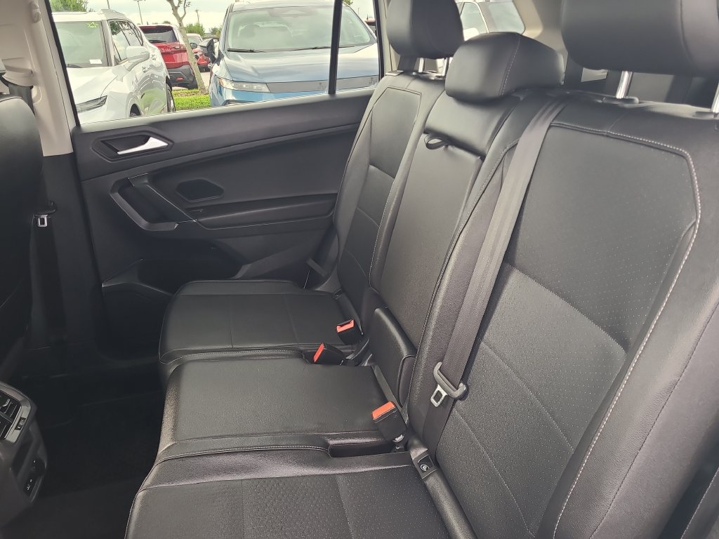 Used 2020 Volkswagen Tiguan SEL FWD image 14