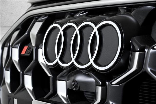 New 2025 Audi SQ5 Premium image 3