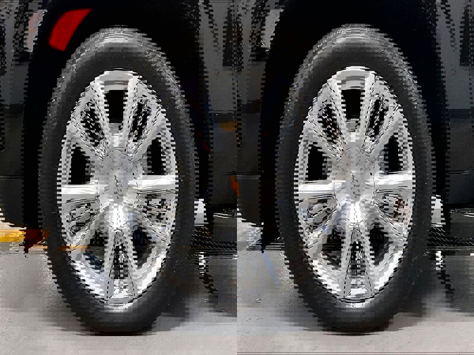 Certified 2023 Chevrolet Suburban High Country image 7