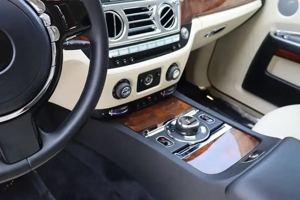 Certified 2014 Rolls-Royce Ghost RWD image 21