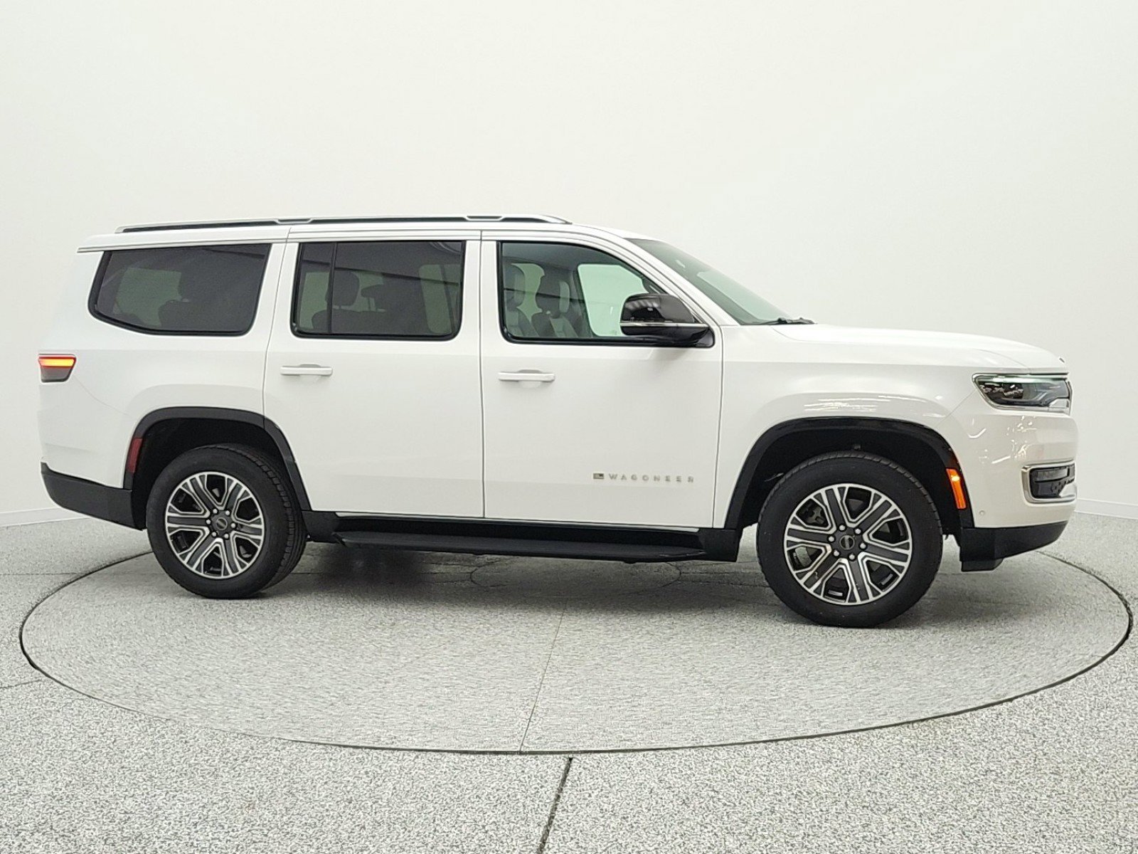 Used 2025 Jeep Wagoneer 4WD image 4