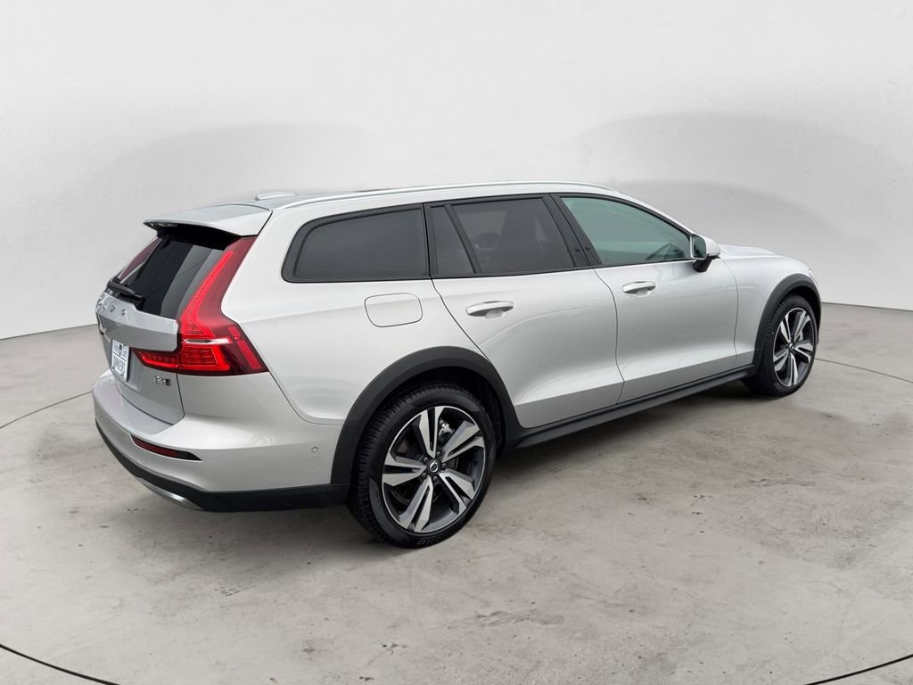 Certified 2025 Volvo V60 B5 Cross Country Plus AWD/4WD image 7