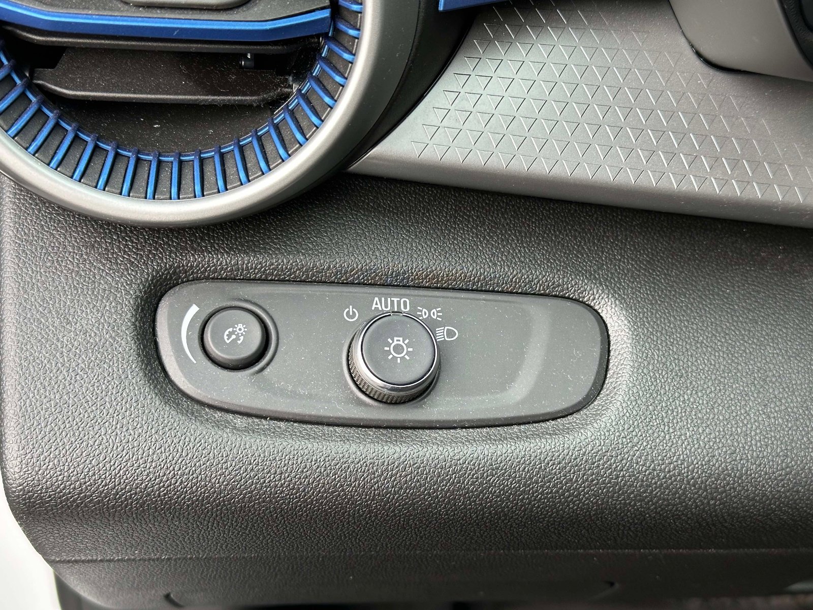 Used 2024 Chevrolet Trax LS w/ LS Convenience Package image 18