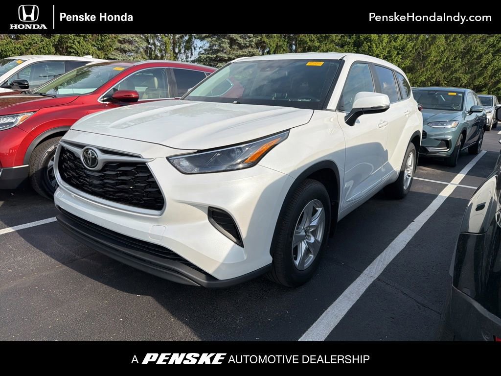 Used 2023 Toyota Highlander L FWD image 1