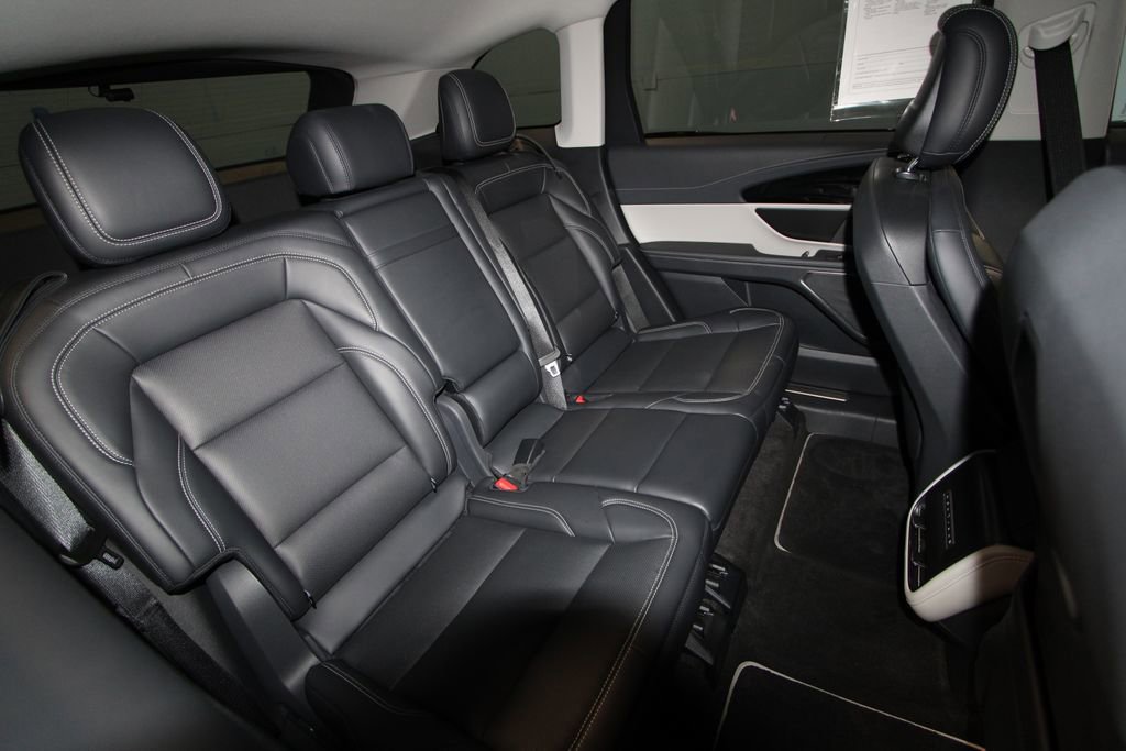 Used 2024 Lincoln Nautilus Premier image 26