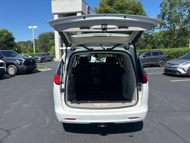 Used 2017 Chrysler Pacifica Touring FWD image 8