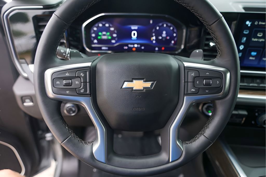 Used 2025 Chevrolet Silverado 1500 LT RWD image 17