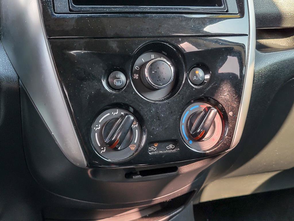 Used 2015 Nissan Versa Note SV FWD image 19