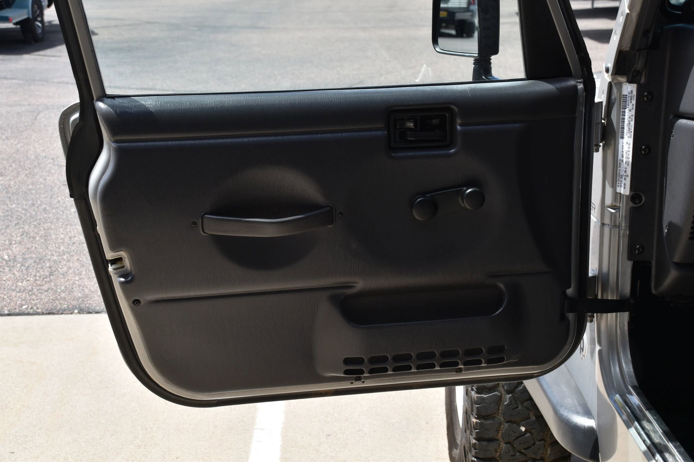 Used 2000 Jeep Wrangler Sport image 12