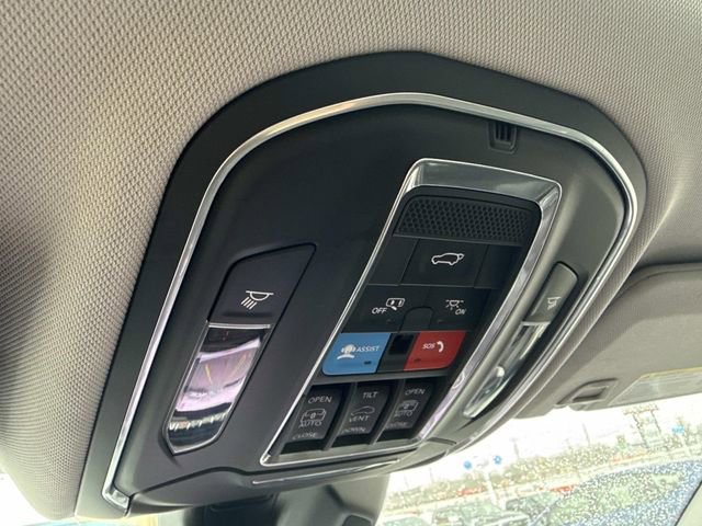 Used 2023 Jeep Grand Cherokee Limited w/ Black Appearance Package image 30