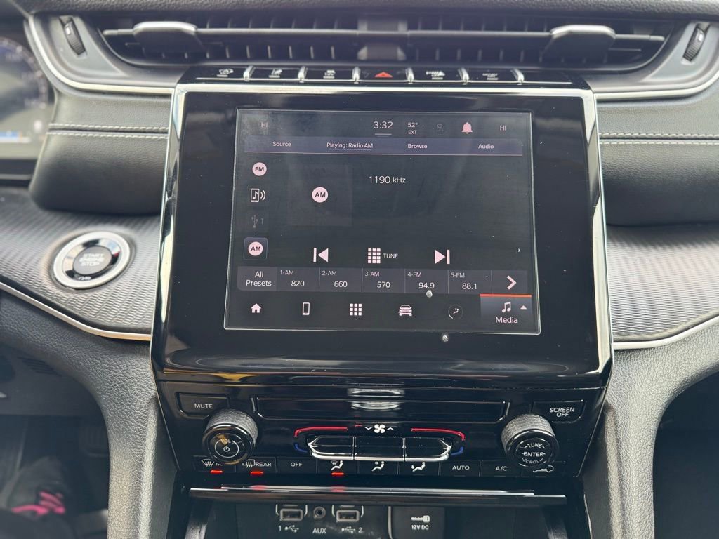 Used 2023 Jeep Grand Cherokee Laredo image 19