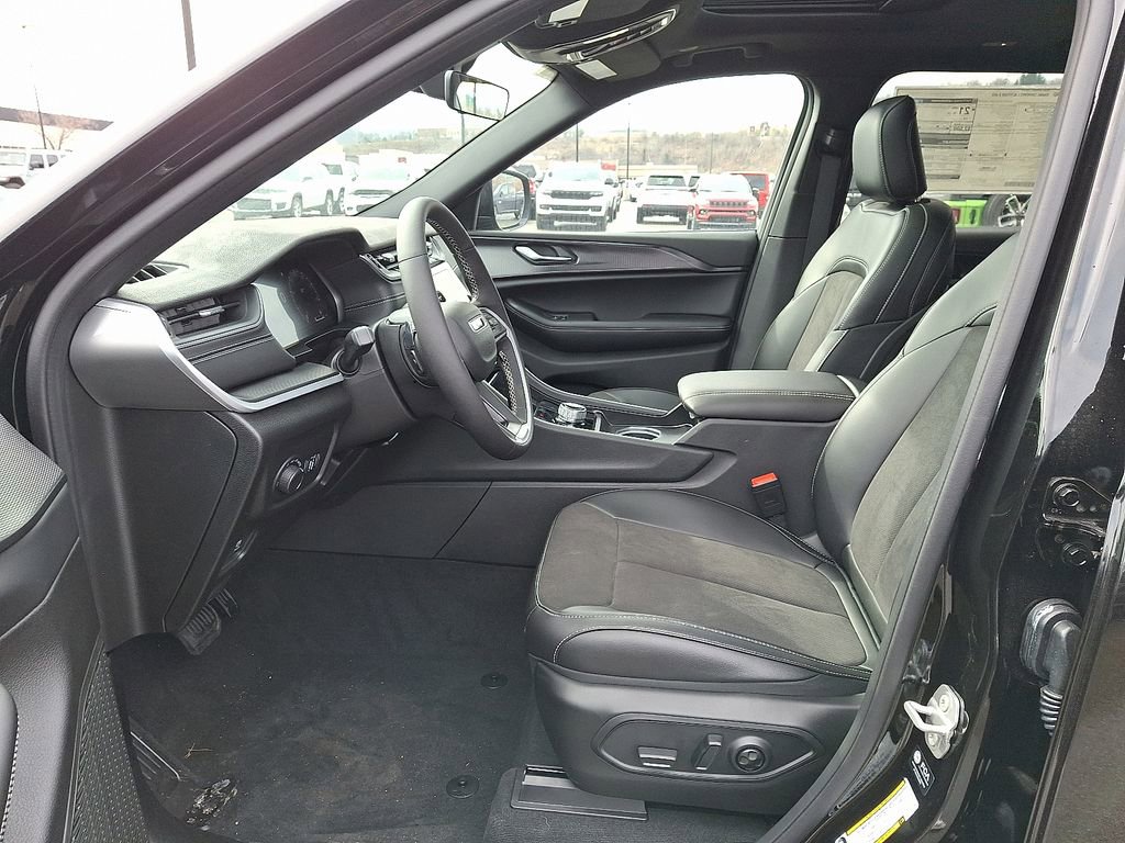 New 2025 Jeep Grand Cherokee L Altitude image 6