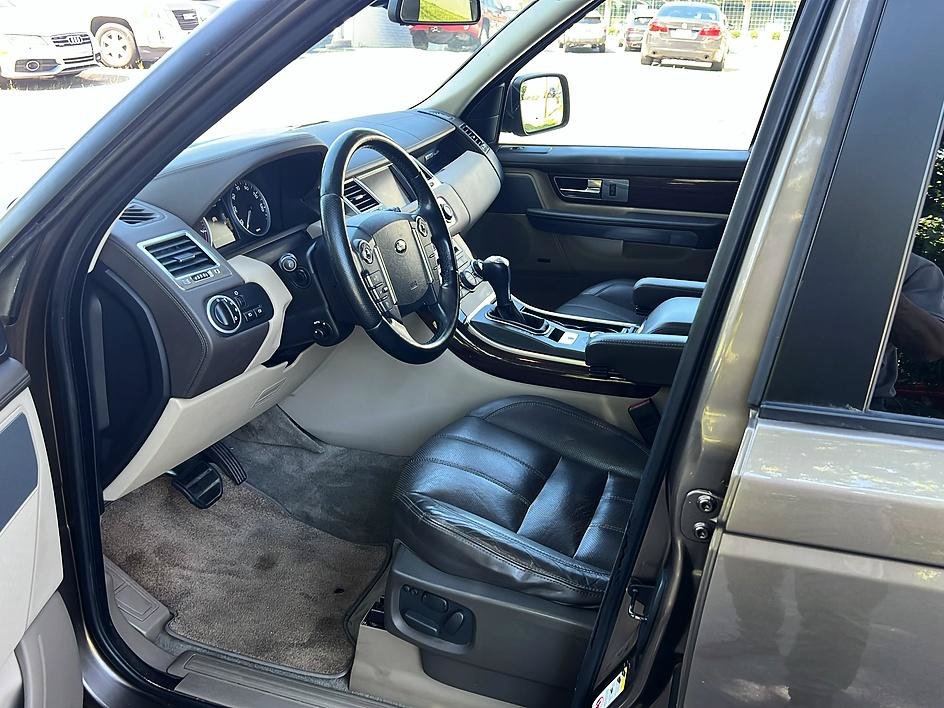 Used 2011 Land Rover Range Rover Sport HSE LUX AWD/4WD image 18