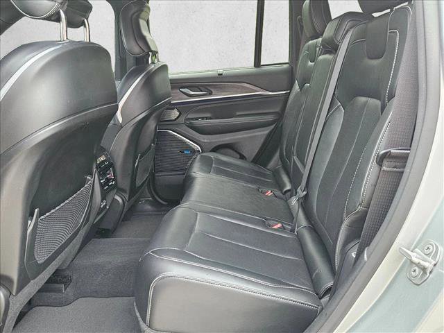 Used 2022 Jeep Grand Cherokee Overland w/ Luxury Tech Group IV RWD image 18
