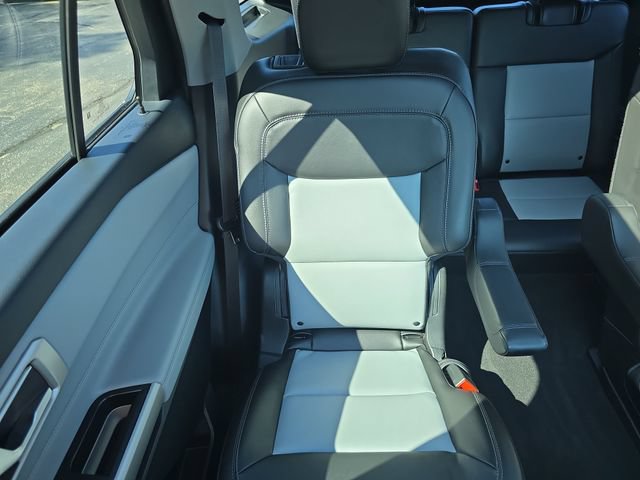 Used 2024 Ford Explorer XLT w/ Equipment Group 202A AWD/4WD image 17