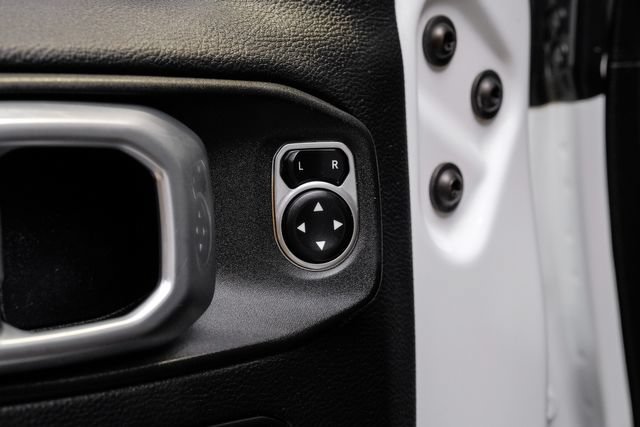 Used 2020 Jeep Gladiator Overland AWD/4WD image 97