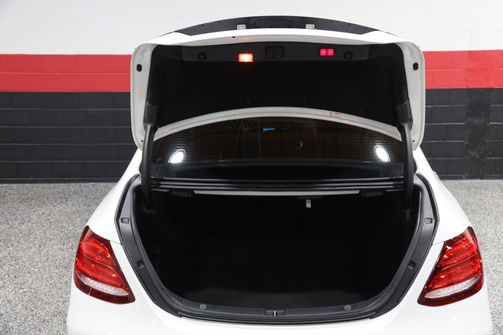 Used 2020 Mercedes-Benz E 53 AMG 4MATIC Sedan w/ Driver Assistance Package image 31