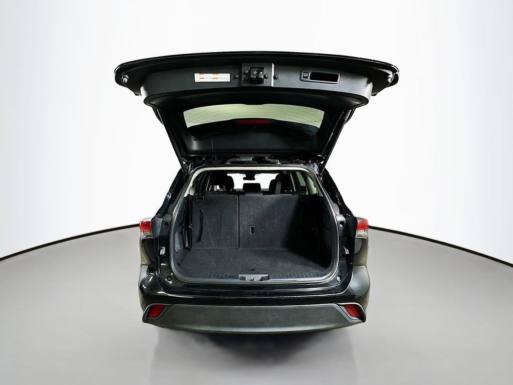 Used 2024 Toyota Highlander LE AWD/4WD image 35