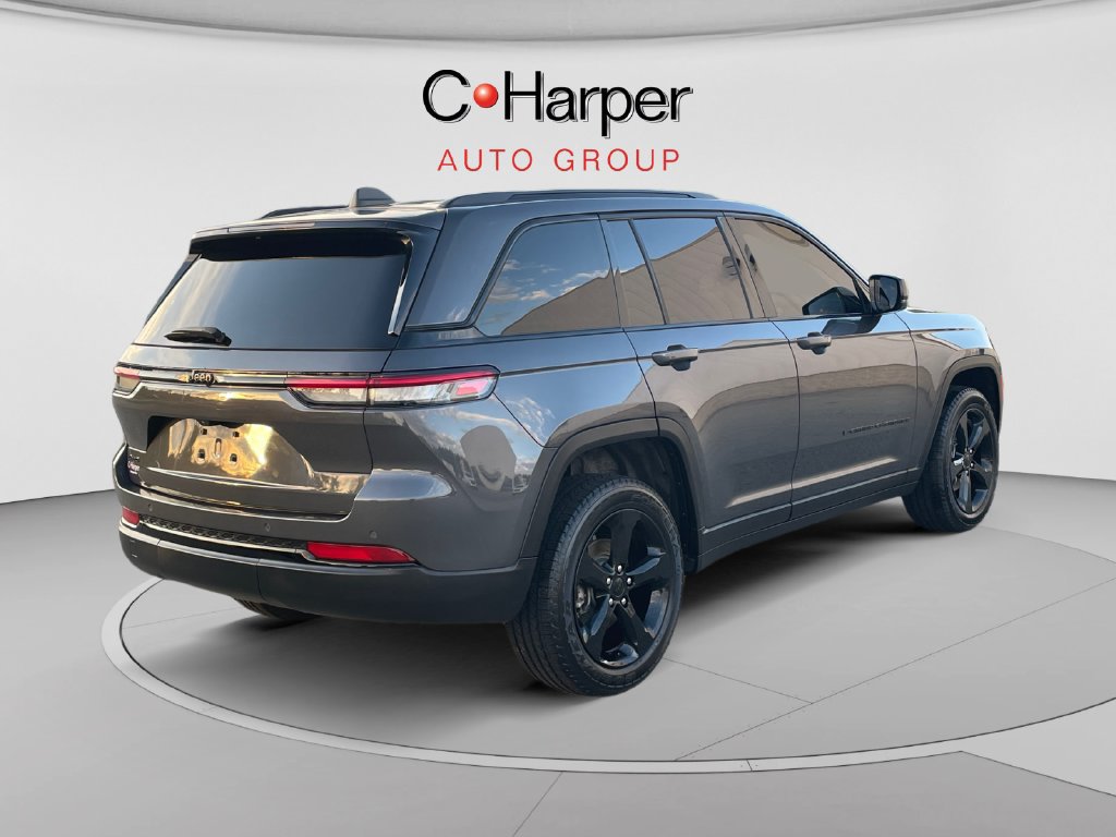 Used 2023 Jeep Grand Cherokee Altitude AWD/4WD image 3