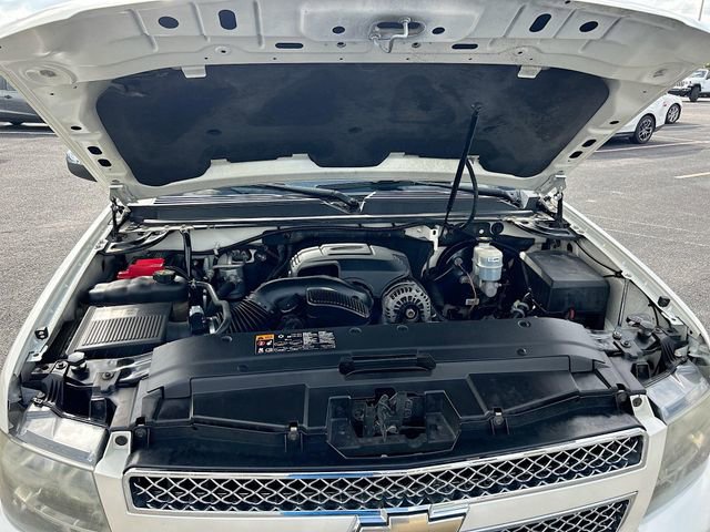 Used 2011 Chevrolet Avalanche LTZ AWD/4WD image 33