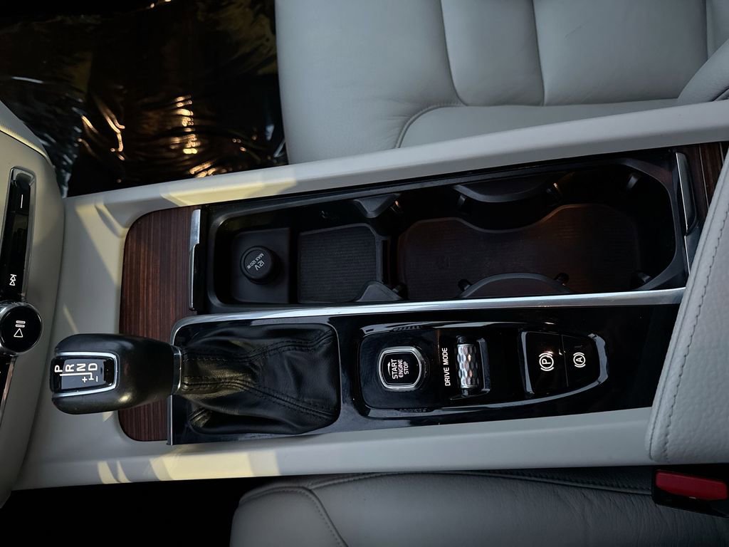 Used 2021 Volvo S60 T5 Momentum w/ Premium Package image 21