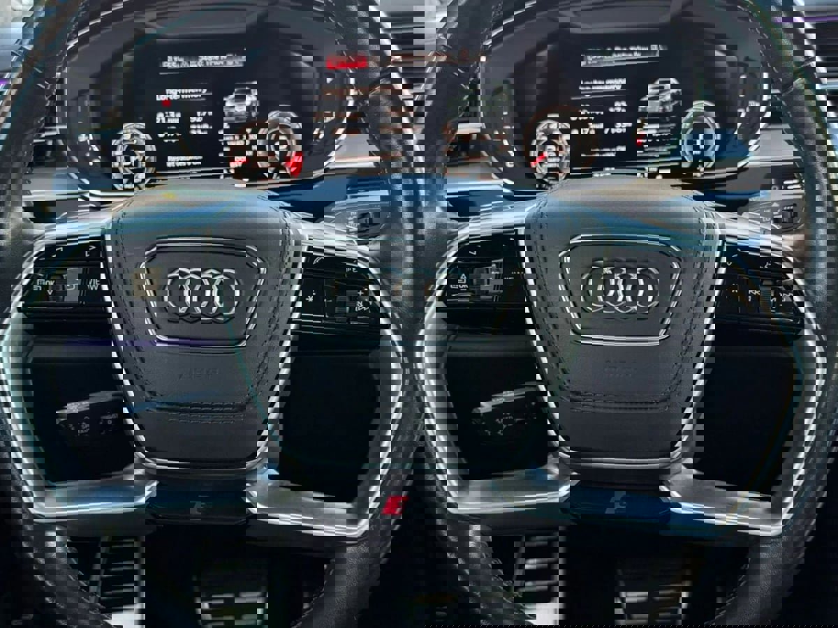 Used 2021 Audi S8 L w/ S8 Executive Package image 31