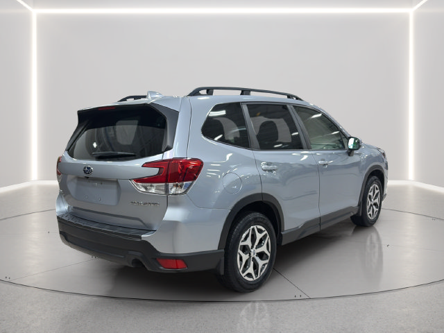 Used 2022 Subaru Forester Premium AWD/4WD image 5