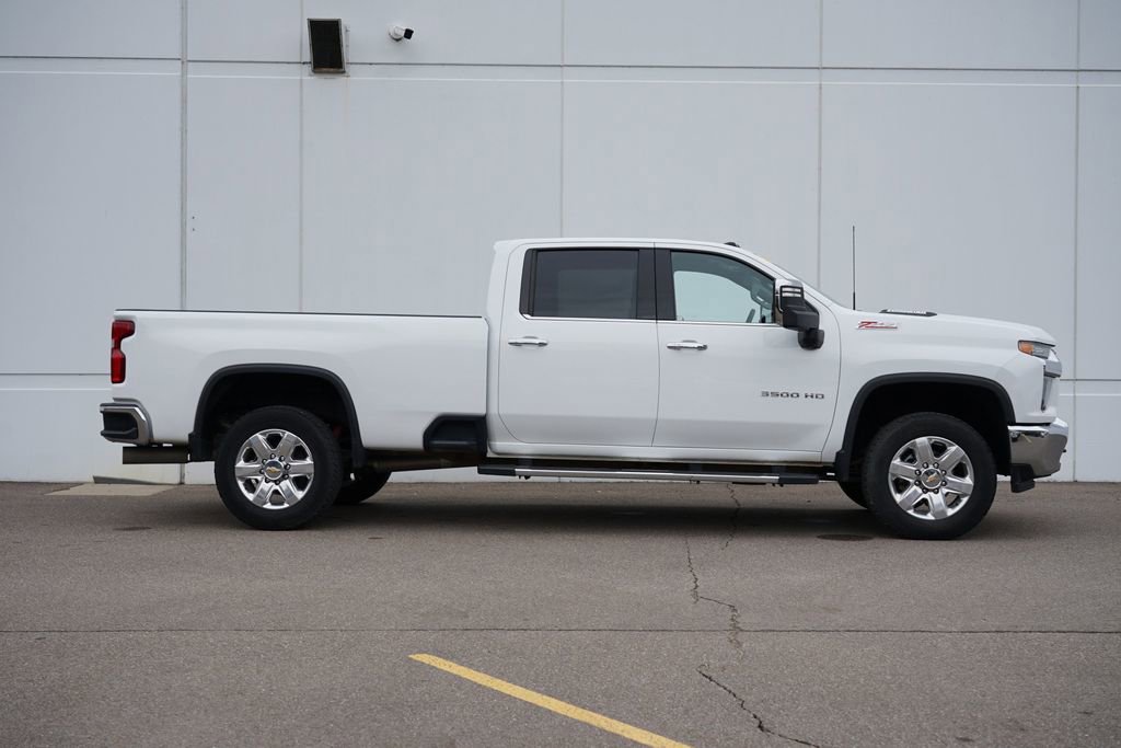 Used 2022 Chevrolet Silverado 3500 LTZ image 2