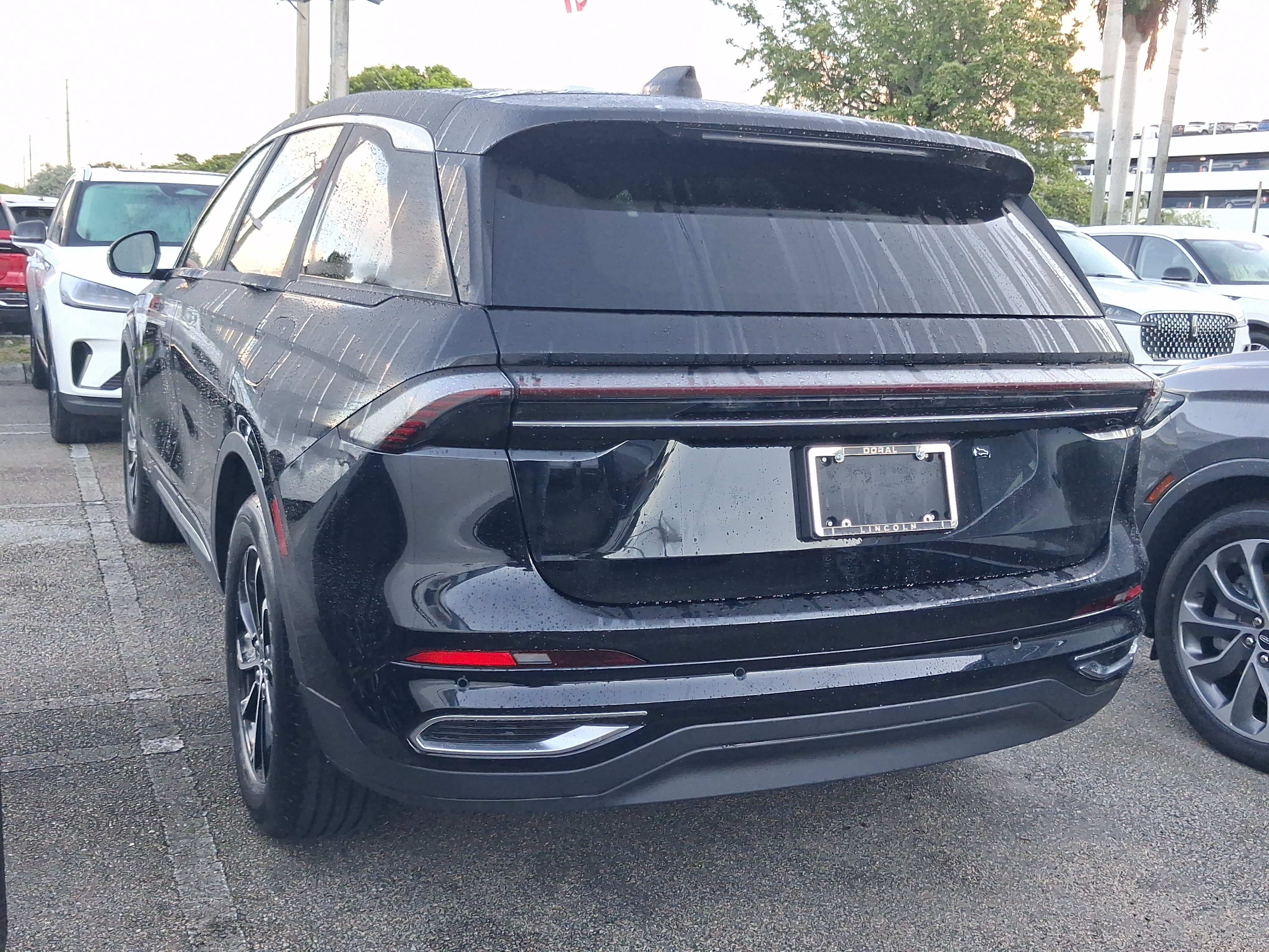 Certified 2025 Lincoln Nautilus Premier AWD/4WD image 3