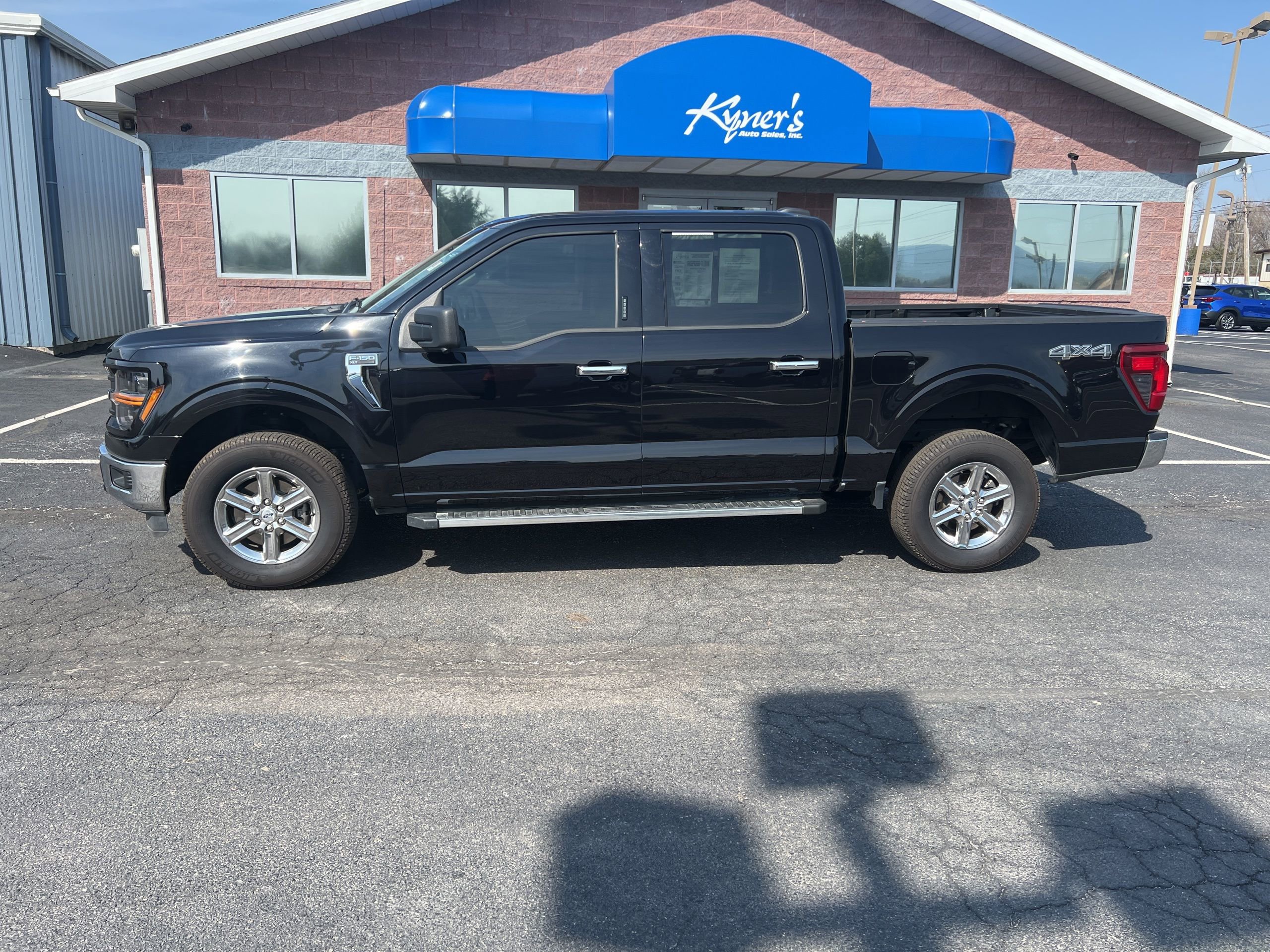 Used 2024 Ford F150 XLT AWD/4WD image 3