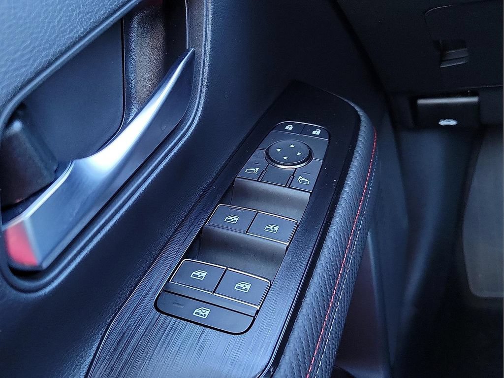 Used 2025 Nissan Kicks SR w/ SR Premium Package AWD/4WD image 12