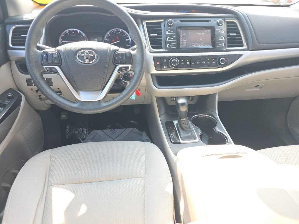 Used 2014 Toyota Highlander LE image 15