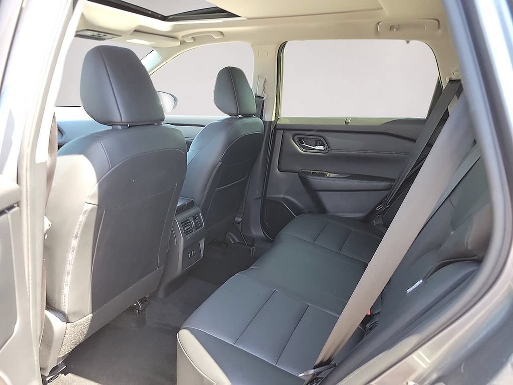 Used 2025 Nissan Rogue SV w/ SV Premium Package AWD/4WD image 9